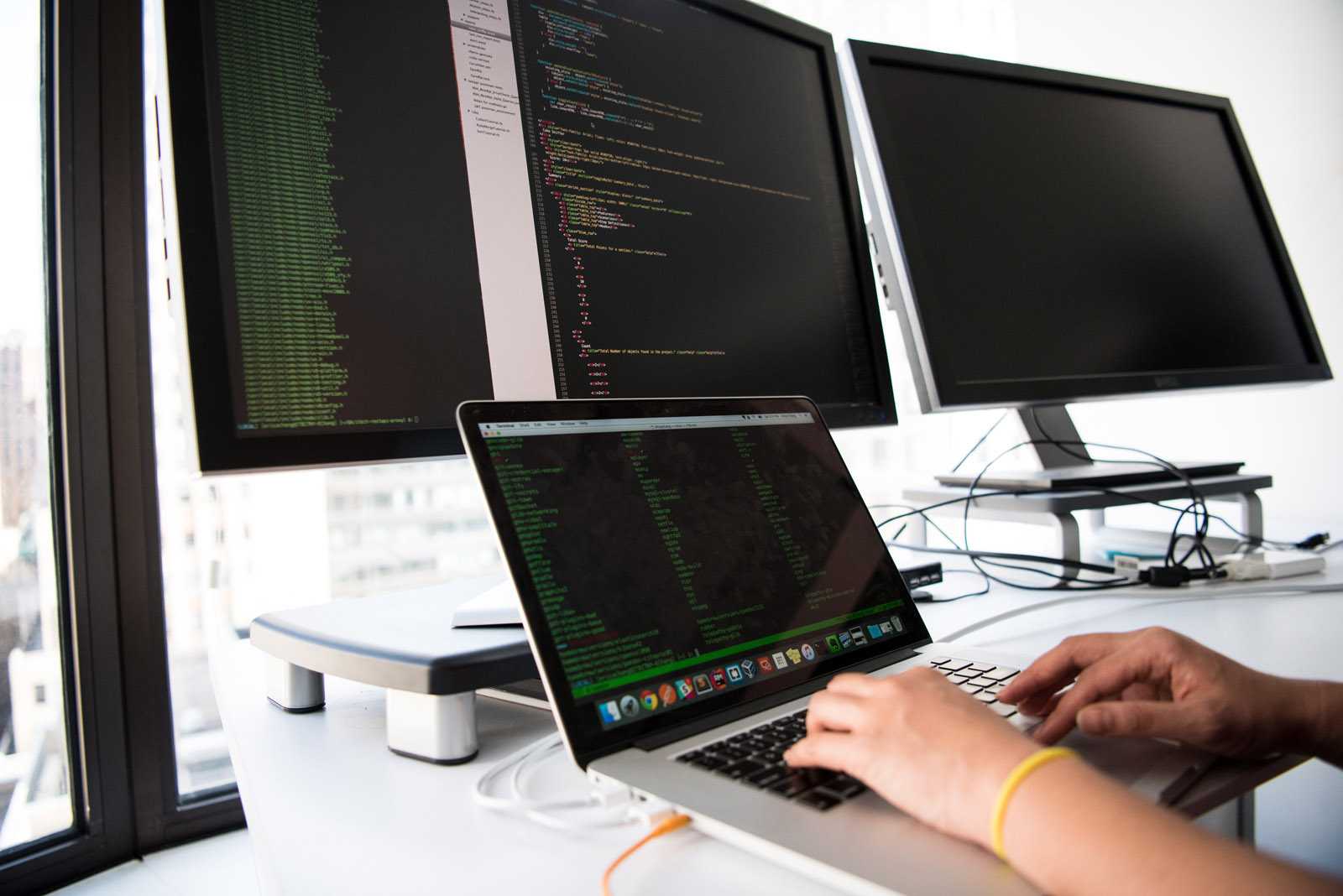 Programming on multiple monitors